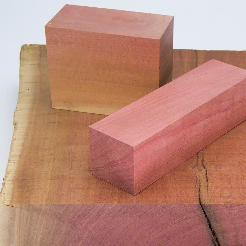 ピンクアイボリーの木片の画像